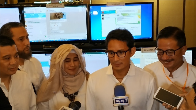 Sandiaga Uno Menyapa Relawan Pemantau TPS