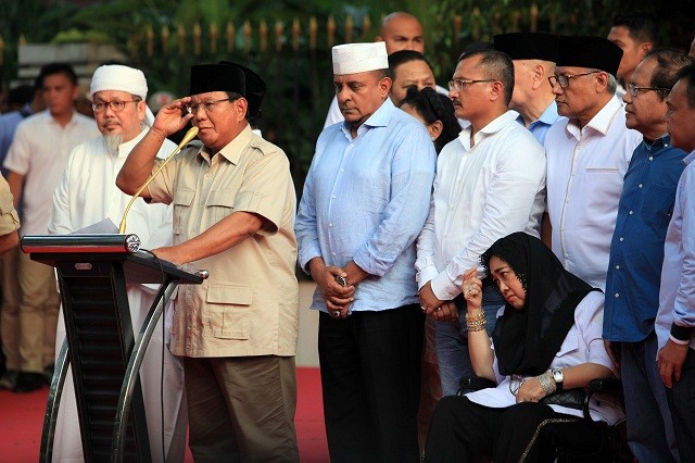 Sandiaga 'Hilang' Saat Prabowo Mengklaim Kemenangan