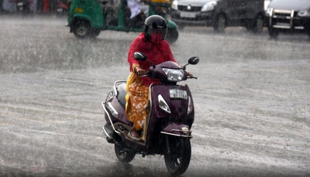 60 Orang Tewas Tersambar Petir di India