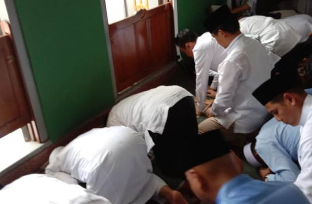 Prabowo Kembali Sujud Syukur