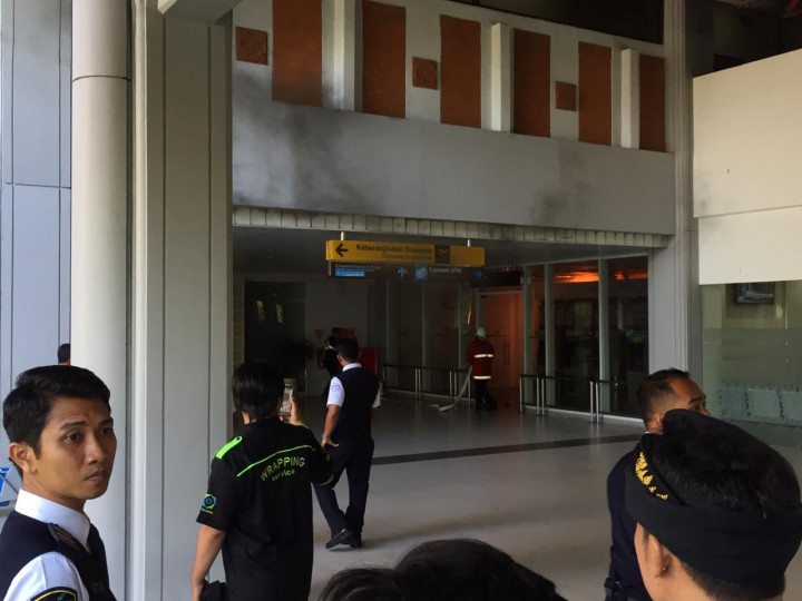 Terminal Keberangkatan Domestik Bandara Ngurah Rai Terbakar