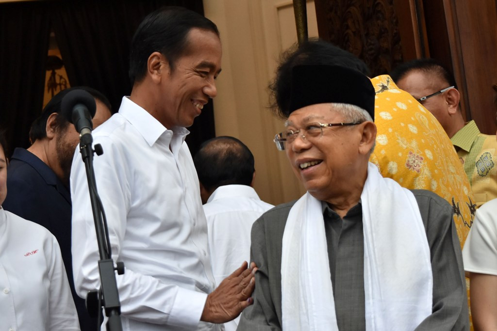 LSI Denny JA: Jokowi-Ma'ruf Menang Telak