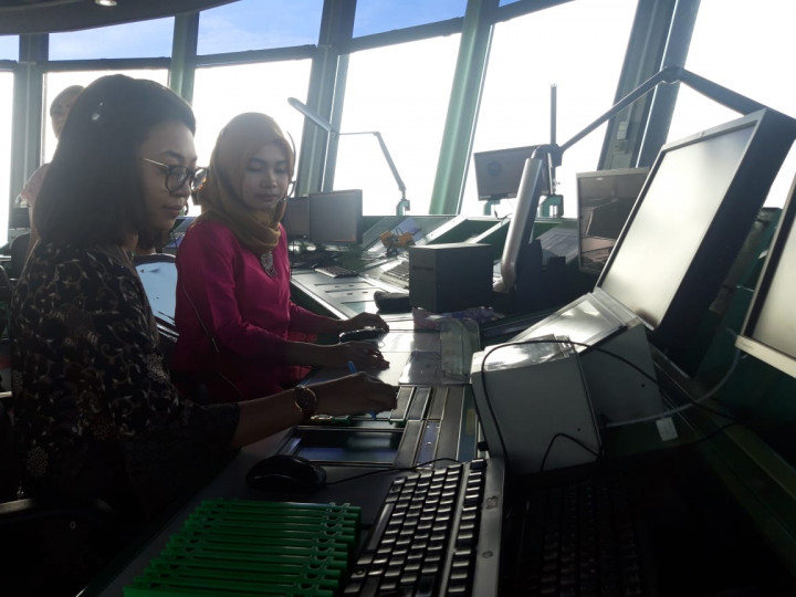 Perempuan Pandu Angkasa Bandara Soekarno-Hatta