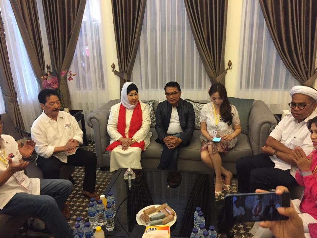 TKN: Daripada <i>People Power</i> Lebih Baik <i>People Party</i>