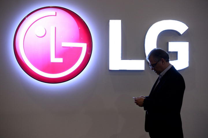 LG Buat Ponsel dengan Tiga Kamera Depan?