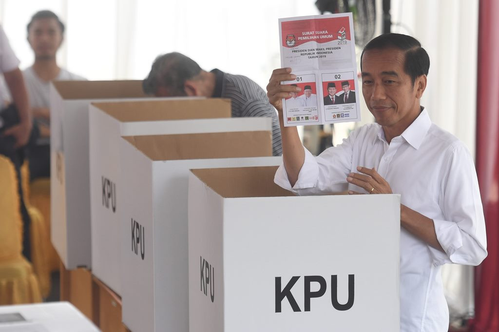 Jokowi: Petugas KPPS yang Gugur Pejuang Demokrasi