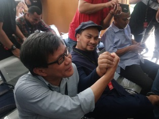 Rocky Gerung dan Tompi Bersaksi untuk Ratna Sarumpaet