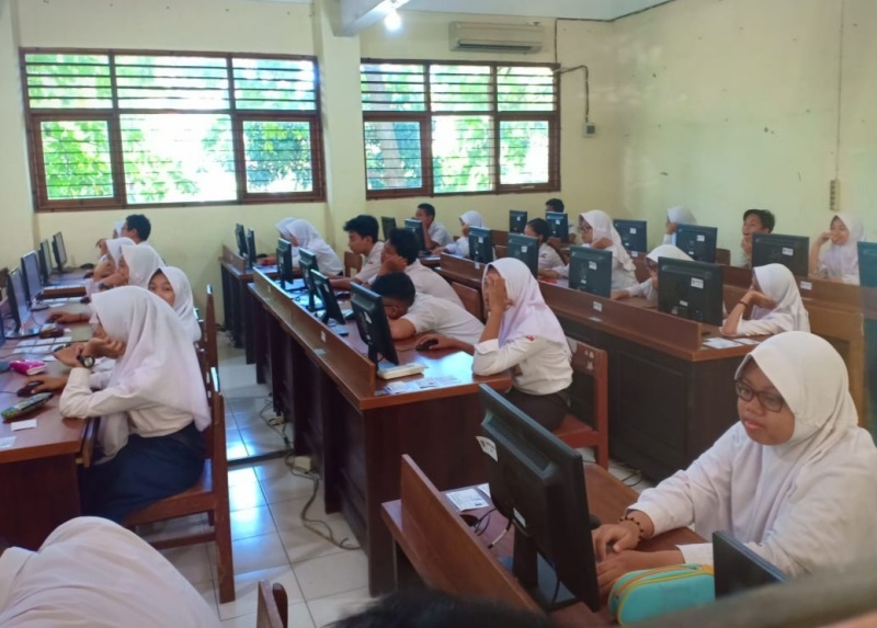 Pelaksanaan UNBK di SMP Negeri 16 Semarang.