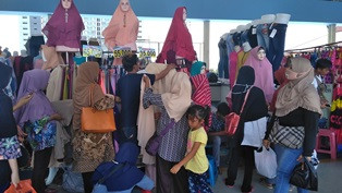 Jelang Ramadan, Pedagang di Skybridge Tanah Abang Kebanjiran Untung