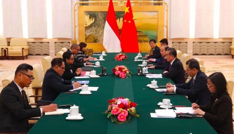 Menlu Retno Marsudi dan Menlu Tiongkok Wang Yi melakukan pertemuan di Beijing, 24 April 2019. (Foto: Dok. Kemenlu RI).