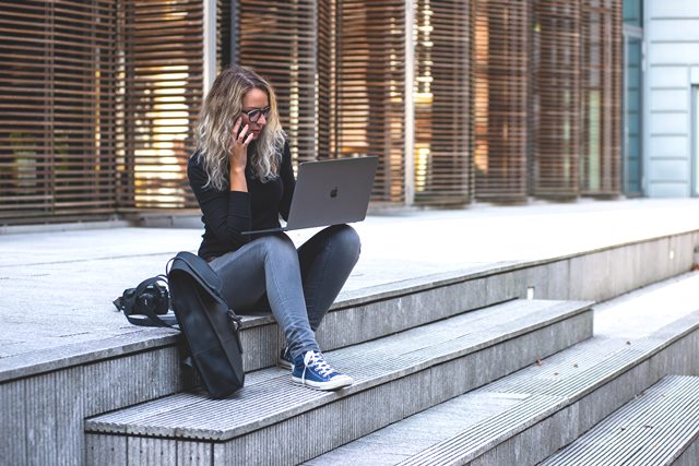 Tidak perlu langsung ke tenaga ahli kala Anda stres. Anda bisa mengidentifikasinya dengan berefleksi pada apa yang Anda alami. (Foto: Pexels.com)