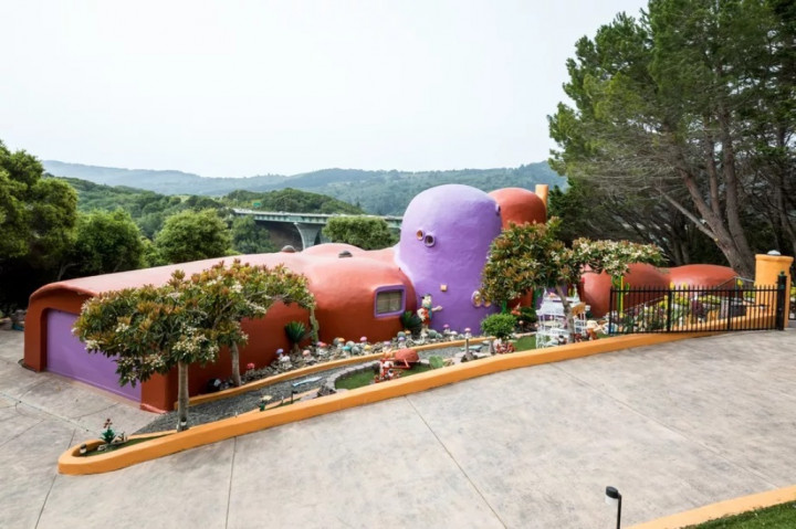 Flintstone House, Hunian Zaman Batu yang Mencolok