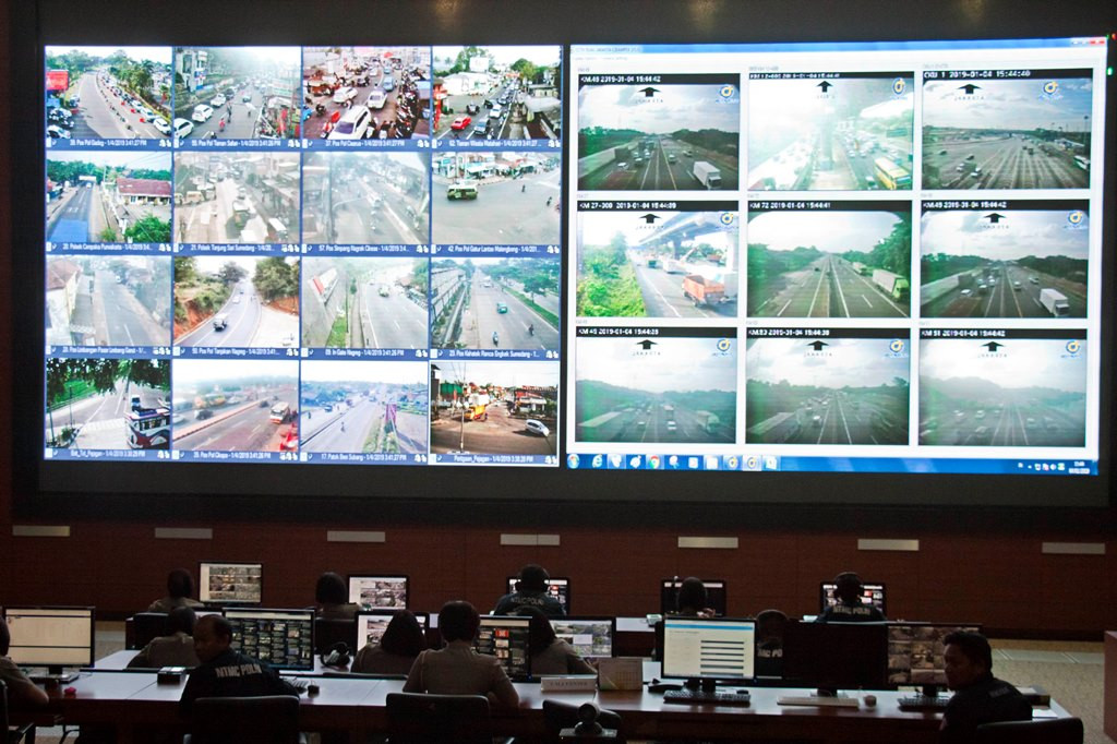 Ilustrasi. Pantauan lalu lintas  National Traffic Management Center (NTMC) Polri. (ANT/GALIH PRADIPTA)