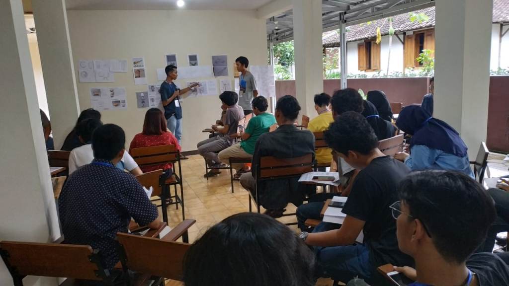 Sejumlah mahasiswa tengah mengikuti “Design Camp” dan “Gelar Desain”, UKDW/Humas.
