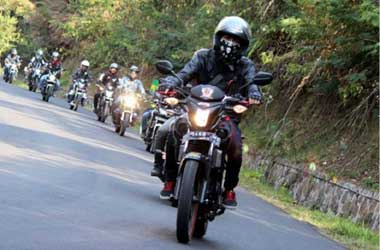 Berkendara Terlalu Lama, Waspada Sakit Tulang Belakang