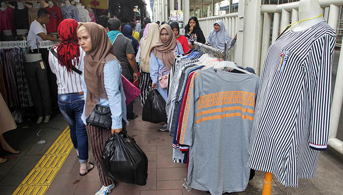 Satpol PP Tambah Pasukan Jaga Pasar Tanah Abang
