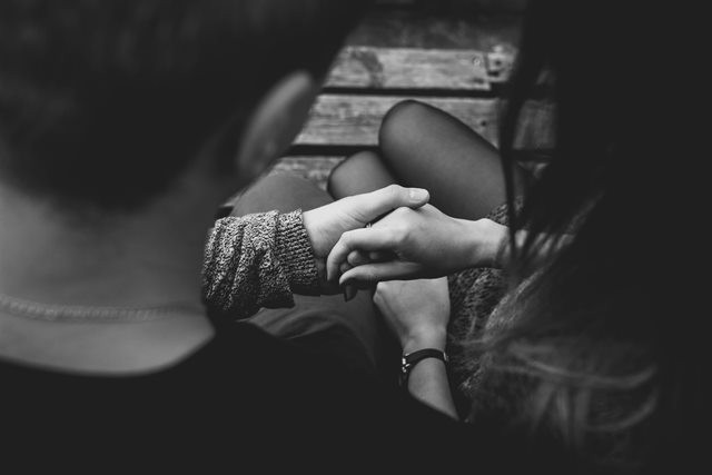 Jangan terlalu terburu-buru untuk masuk ke hubungan percintaan, bila Anda juga belum tuntas dengan diri Anda sendiri. (Foto: Pexels.com)
