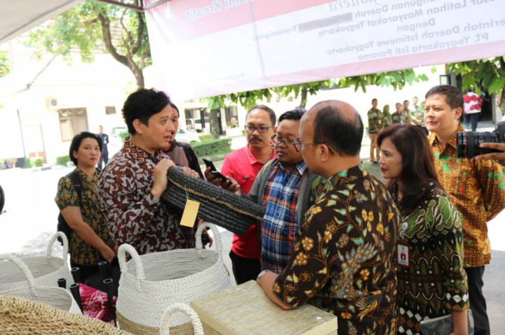 Tingkatkan Kesejahteraan Keluarga, Kemendes PDTT Gelar Pelatihan Merajut