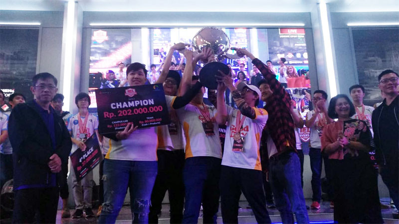 Tim DOTA 2 Binus University juara pertama IEL University Series 2019. (GGWP.id)