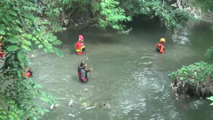 Bocah SD di Bekasi Hilang Terseret Arus Kali Jambe