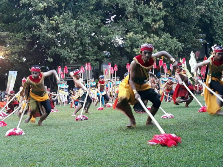 Enam Penari Beraksi 24 Jam Nonstop di ISI Solo