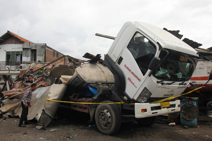 Truk Tangki Meledak di Surabaya, 1 Tewas