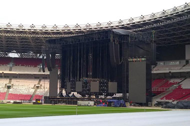 Mengintip Persiapan Panggung Konser Ed Sheeran di Jakarta