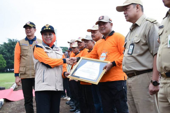 Khofifah Ajak Masyarakat Hindari Plastik Sekali Pakai