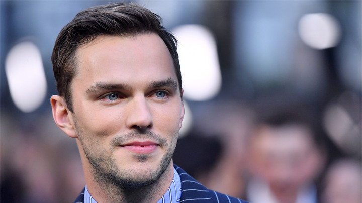 Nicholas Hoult Adu Peran dengan Angelina Jolie dalam Film Thriller