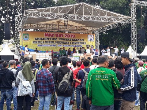Buruh Tangerang Memperingati May Day di Alun-alun Kota