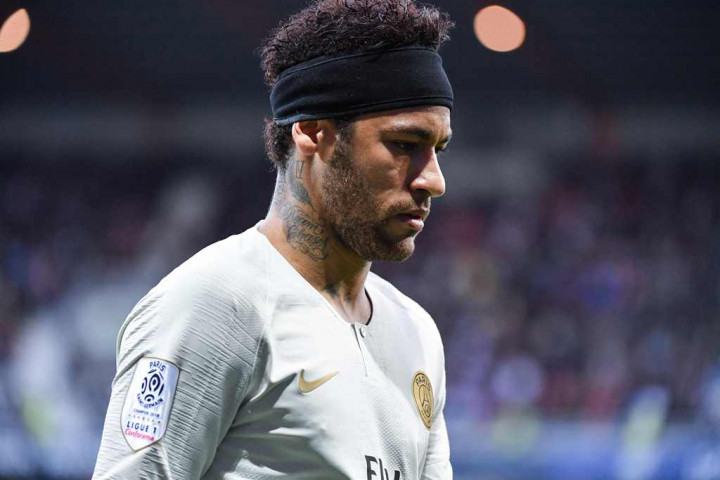 Pukul Penonton, Neymar Dikritik Dani Alves