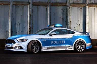 Gagahnya Ford Mustang GT Pakai Seragam Polisi Jerman