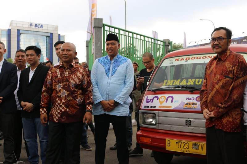 Sebanyak 30 angkutan kota (Angkot) daring resmi beroperasi di Kota Bekasi, Jawa Barat, Jumat, 3 Mei 2019. Medcom.id/ Antonio.