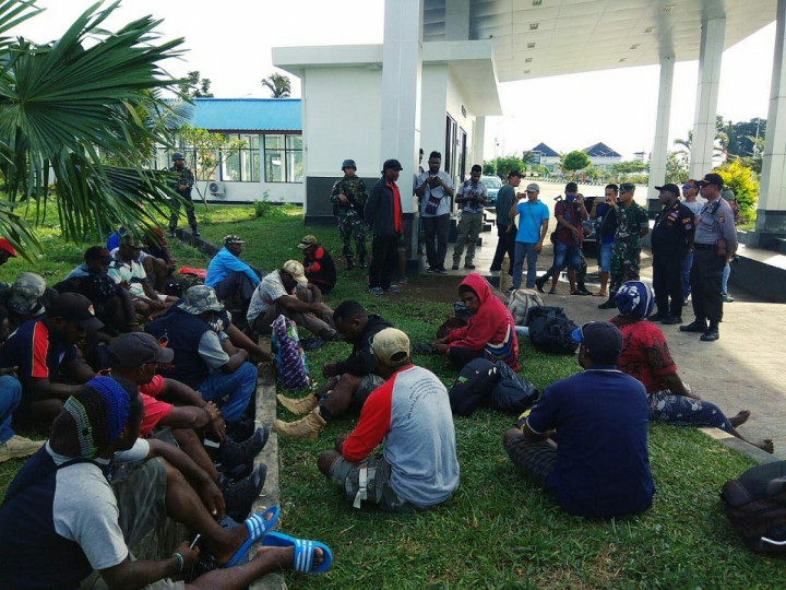 TNI Pulangkan Puluhan Warga Wamena di Perbatasan Papua Nugini