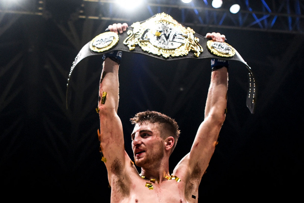 Jonathan Haggerty Juara Dunia Flyweight Muay Thai One Championship
