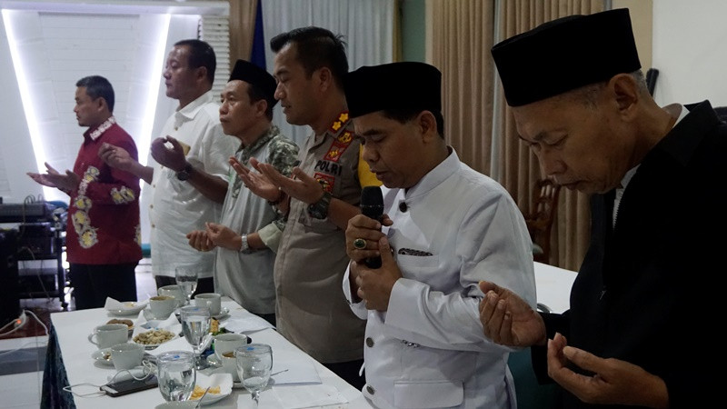 Doa bersama untuk penyelenggara dan petugas Pemilu yang menanggal dan sakit pada Pemilu 2019.