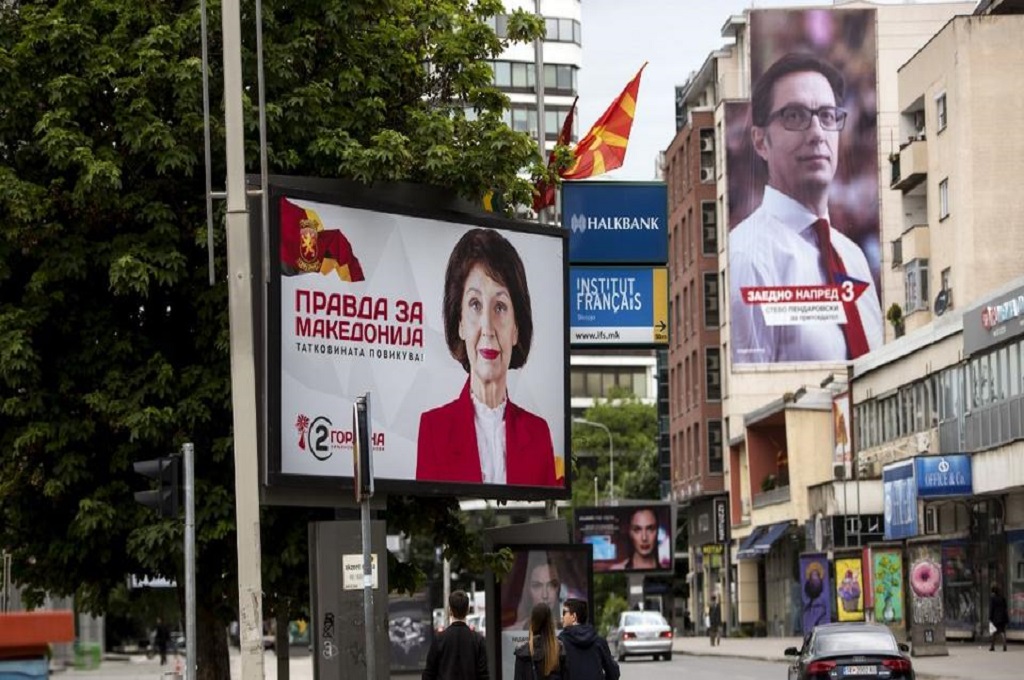 Dua kandidat dari sayap kanan dan kiri bersaing di putaran kedua pilpres Makedonia Utara, Minggu 5 Mei 2019. (Foto: AFP)