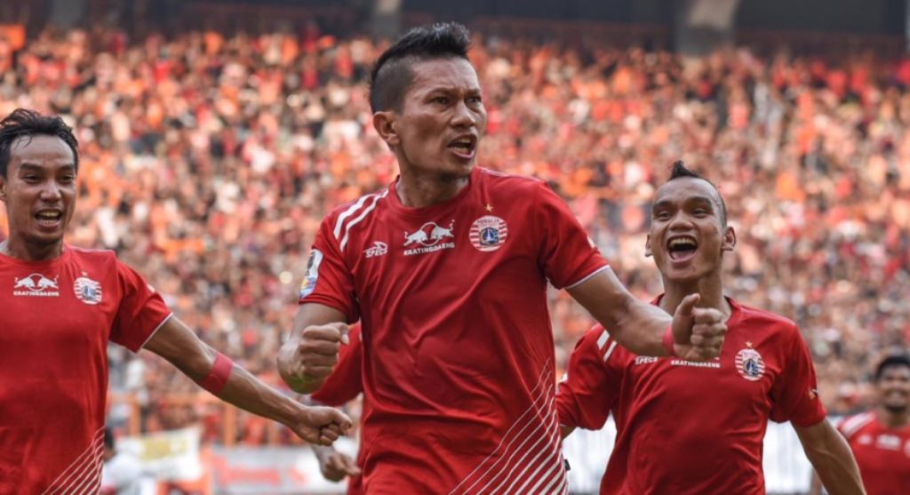 Bek Persija Jakarta, Ismed Sofyan (tengah), merayakan gol yang dicetaknya ke gawang Bali United di pertandingan leg kedua perempat final Piala Indonesia (twitter: @Persija_Jkt)