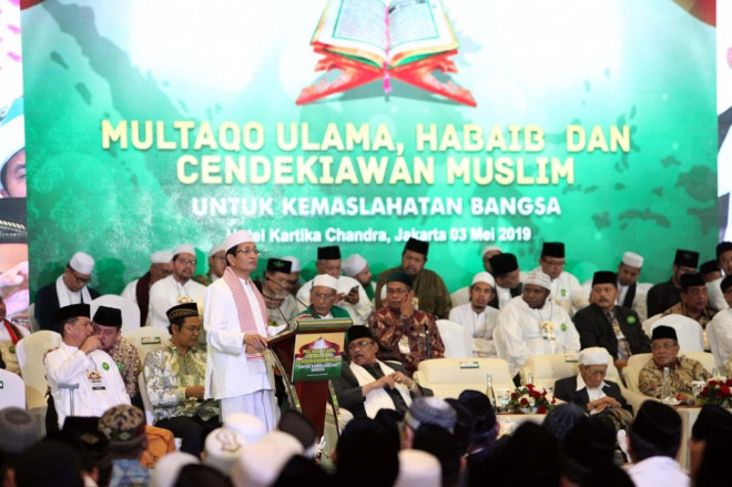 Imam Besar Masjid Istiqlal Prof Nasaruddin Umar menyampaikan materi ketika acara pertemuan atau Multaqo Ulama, Habaib dan Cendekiawan Muslim di Jakarta, Jumat (3/5) malam. MI/Rommy Pujianto