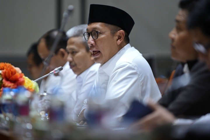 Menag RI Lukman Hakim Saifuddin dalam rapat kerja dengan Komisi VIII di Kompleks Parlemen, Senayan, Jakarta/ANTARA/Hafidz Mubarak.
