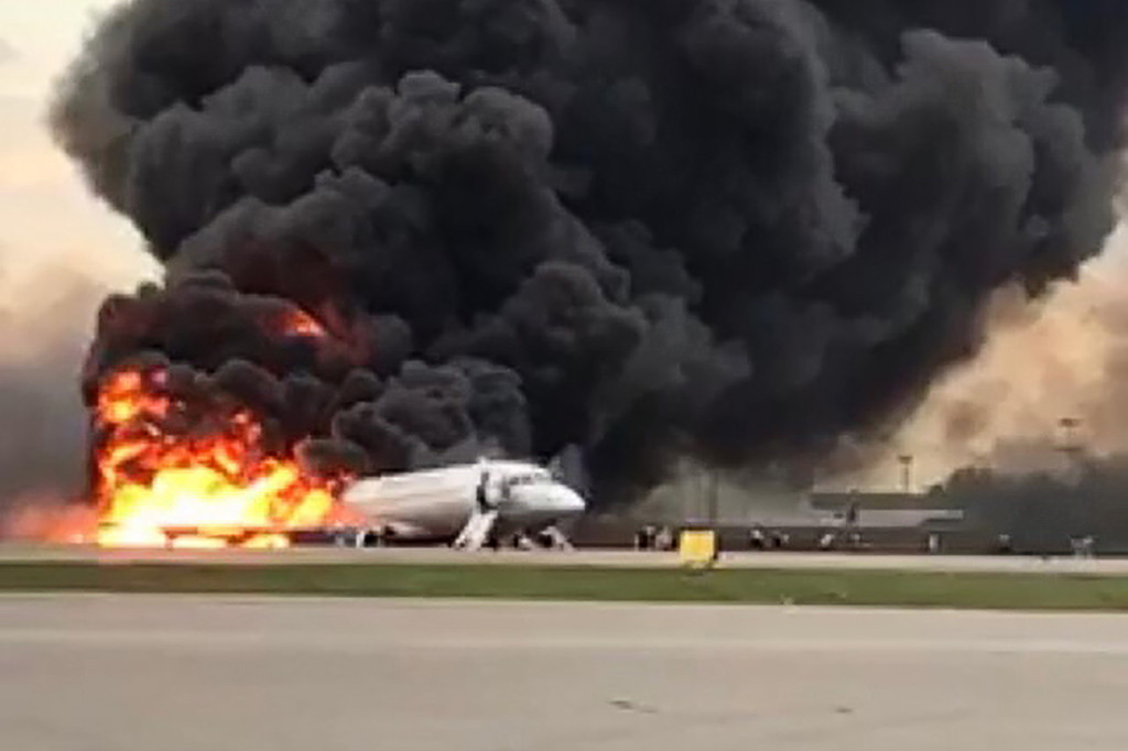 Pesawat Aeroflot Terbakar di Moskow, 41 Tewas