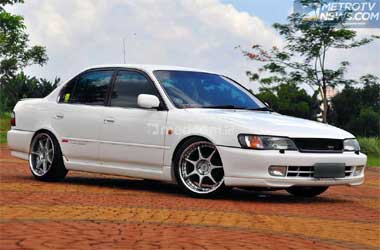 Tampilan Elegan Toyota Great Corolla 1992 ala Sandy Aji
