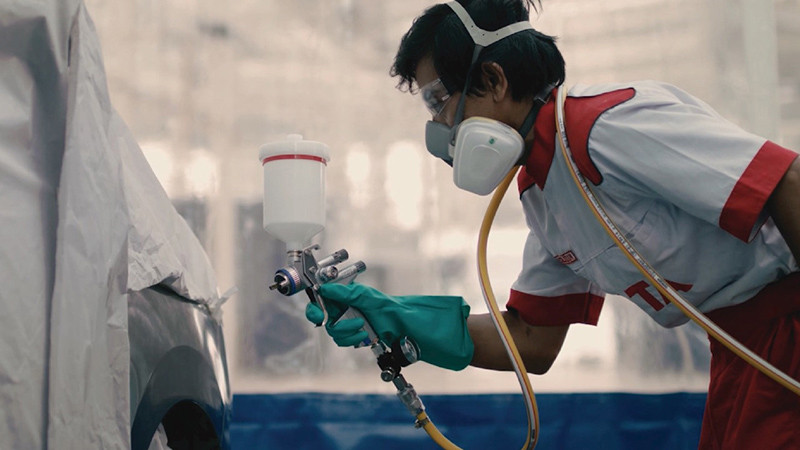 Pengecatan bagian pintu atau per panel paling murah dimulai Rp700 ribu di Bengkel Resmi. Auto2000