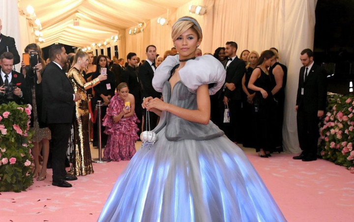 Zendaya Hadirkan Trik Magis Cinderella di Met Gala 2019