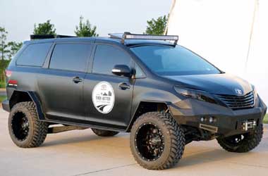 Pinjam Sasis Truk, Toyota Sienna Minivan jadi Mobil Off Road