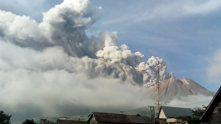 BPBD Karo Imbau Warga Tak ke Zona Merah Sinabung