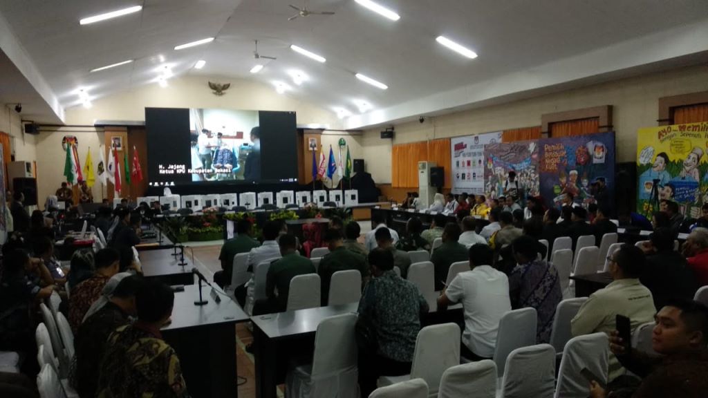 Komisi Pemilihan Umum (KPU) Jawa Barat menggelar rapat pleno penghitungan dan penetapan suara Pemilu 2019 di kantor KPU Provinsi Jabar, Jalan Garut, Kota Bandung, Jawa Barat, Rabu, 8 Mei 2019. Medcom.id/ Roni Kurniawan.