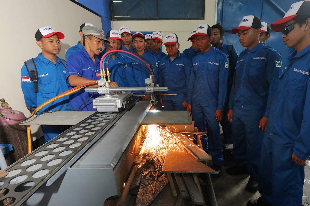 Pelatihan Vokasi Welder di Pusat Pendidikan dan Pelatihan (Pusdiklat) PT PAL Indonesia, Surabaya, ANT/Didik Suhartono.