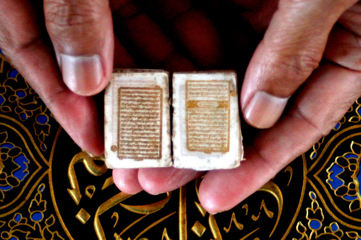 Alquran Mini Bertinta Emas Ini Berusia 500 Tahun