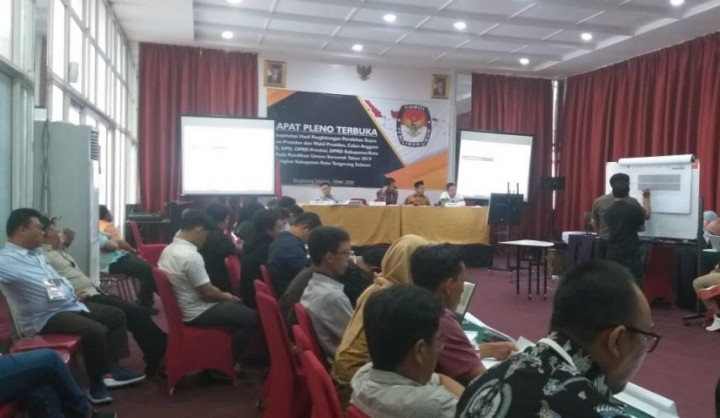 Pleno Kota Tangerang Selatan Molor